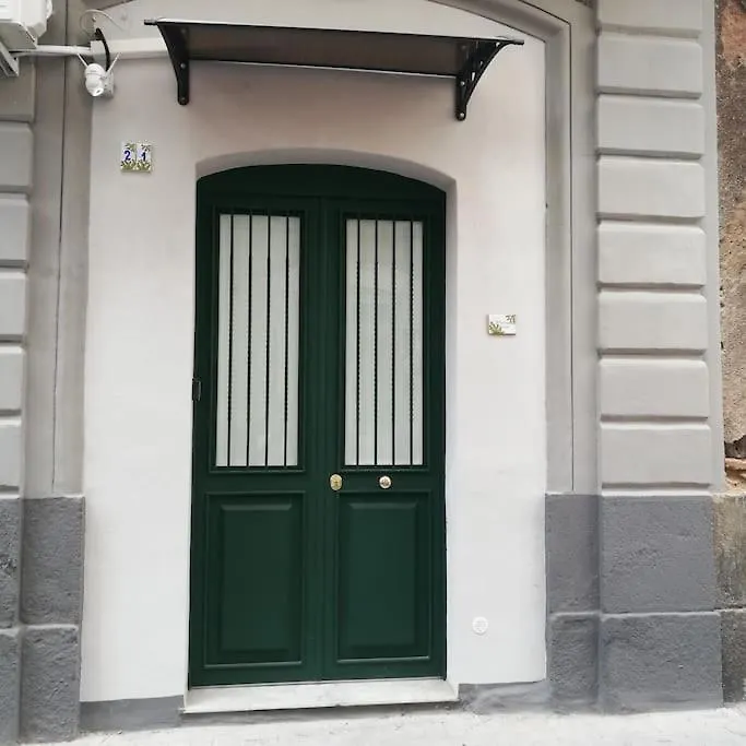 Il Portoncino Verde Katánie 0*,  Itálie